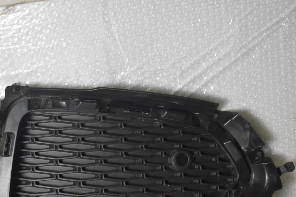 JAGUAR F PACE X761 FRONT RIGHT BUMPER GRILLE 2021-2024 OEM MK83-8B289-GA - Image 3 of 4