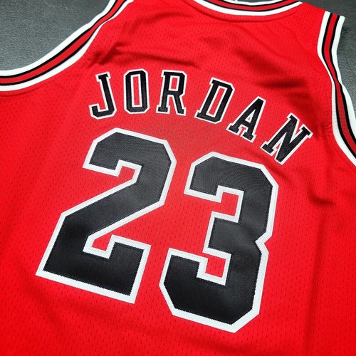 100% Authentic Michael Jordan Mitchell Ness 97 98 Bulls Jersey XL 18/20 Youth - Picture 6 of 6