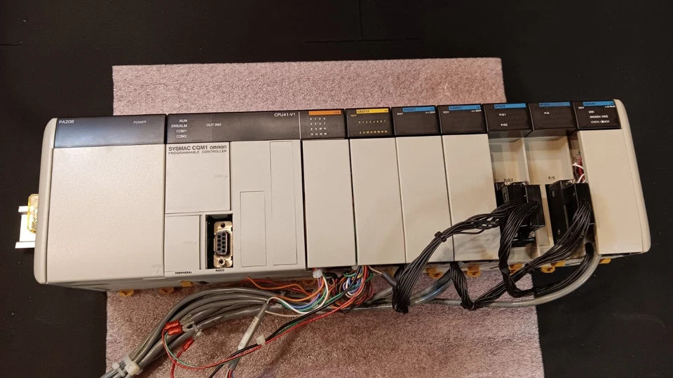 CONTROLADOR PROGRAMABLE OMRON SYSMAC CQM1-CPU41-V1 Foto 2 de 4