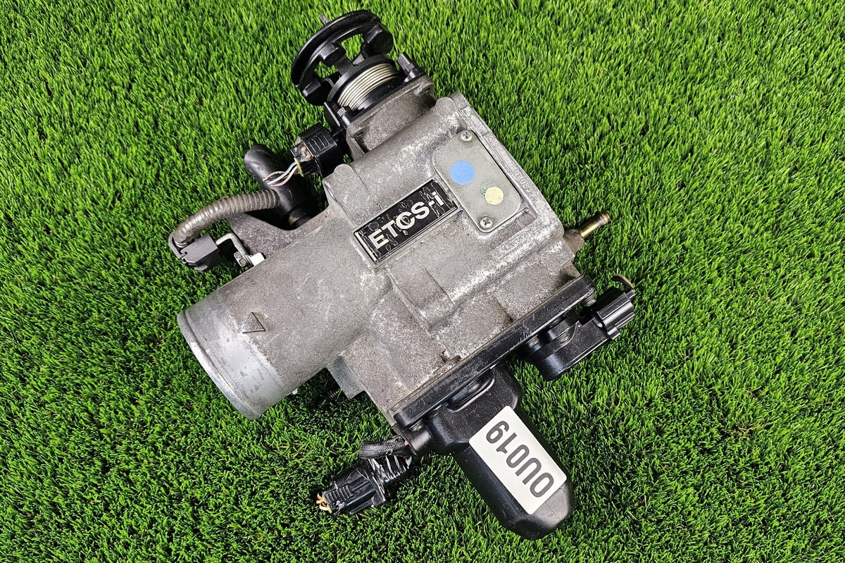 Lexus GS300 IS300 2000-2004 Fuel Injection Throttle Body 22030