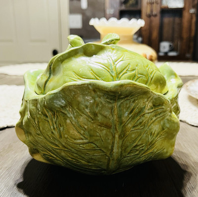 Holland Mold Green Cabbage Leaf Ceramic Lidded Bowl! Great Condition!