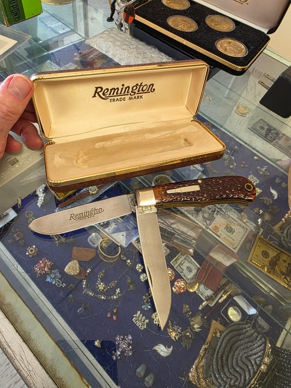 1982 REMINGTON BULLET KNIFE R1123-MODELS FOUR & SIX TRAPPER KNIFE-NICE+BOX-READ