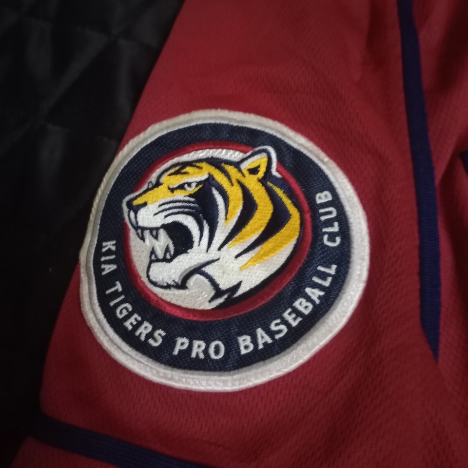 Majestic Kia Tigers Yoo DongHun 유동훈 KBO Game Worn Korean Baseball