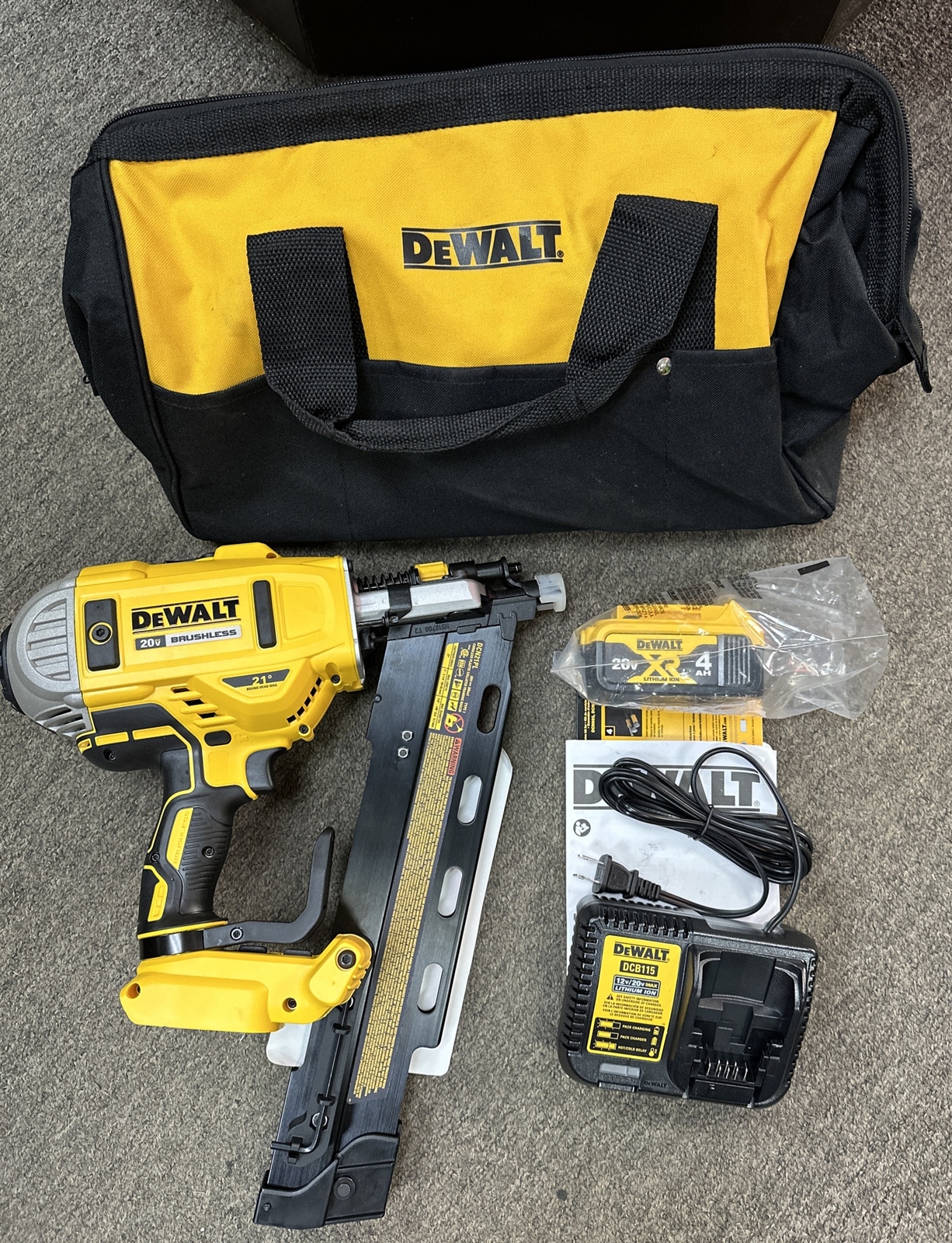 DEWALT (DCN21PLM1) 20V Cordless Plastic Collated Framing Nailer Kit