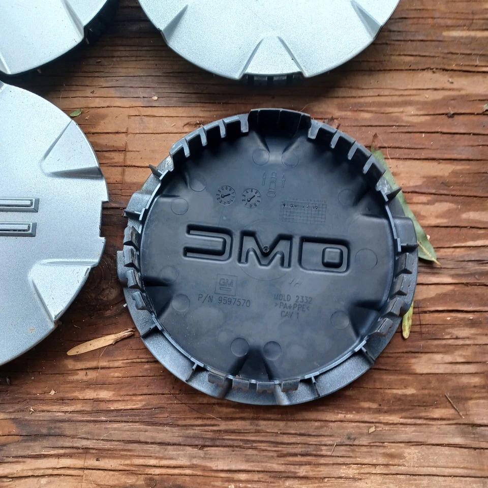 GMC Terrain Juego de 4 tapas centrales, 2010-2012 número de pieza 9597570 Foto 3 de 3