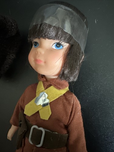 VINTAGE GIRL SCOUT c.1980's 8' SUSPRISE MARKETING BROWNIE GUIDE DOLL - Picture 4 of 4