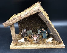 Vintage Christmas Creche Nativity Scene Handcrafted Wood Stable 7 Figures