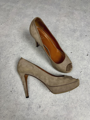Gucci Light Grey Suede Peep Toe Platform Pumps Heels size 39.5