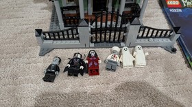 LEGO Monster Fighters: Haunted House (10228) - used, all minifigs 99.9% Complete