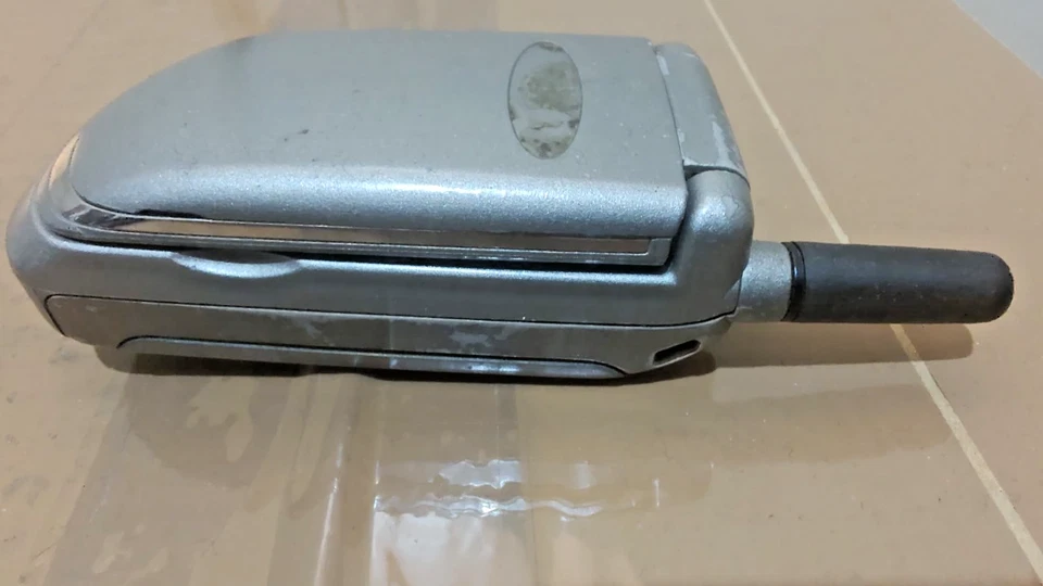 Motorola Argento v50 Vintage NON TESTATO! - Immagine 3 di 4