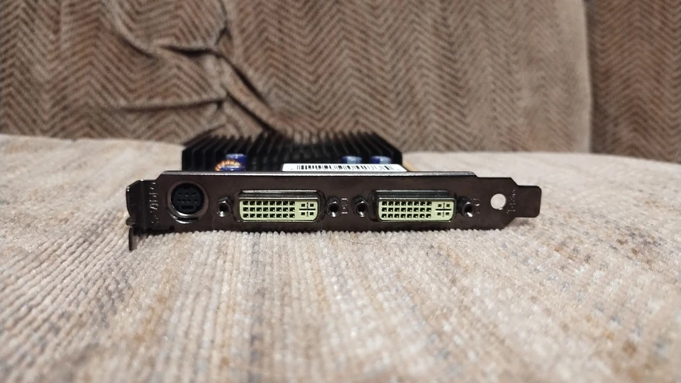 nVidia 7600GS Air Cooled 256MB PCIe Video Card - Image 3 of 3