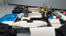 LEGO USED Space Police Max Security Transport Space 5979 NOT COMP Cracked Alien