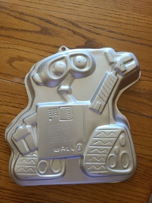 Wilton Disney Pixar Wall-E Cake Pan 2105-9999 No Instruction Sheet 