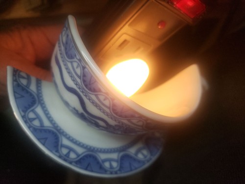 Blue and White Porcelain Teacup and Saucer Nightlight Vintage WORKS - Picture 4 of 4