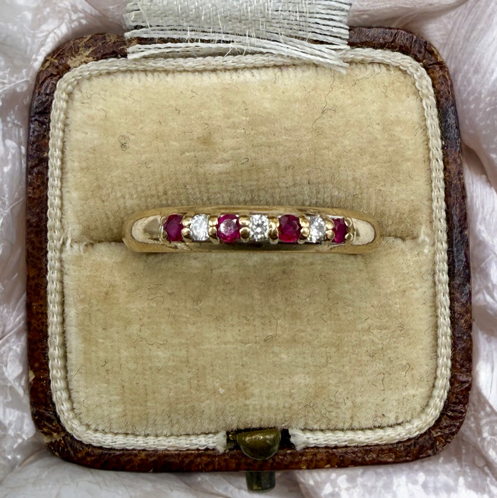 Vintage 9k Solid Yellow Gold Ruby Diamond Band Ri… - image 1