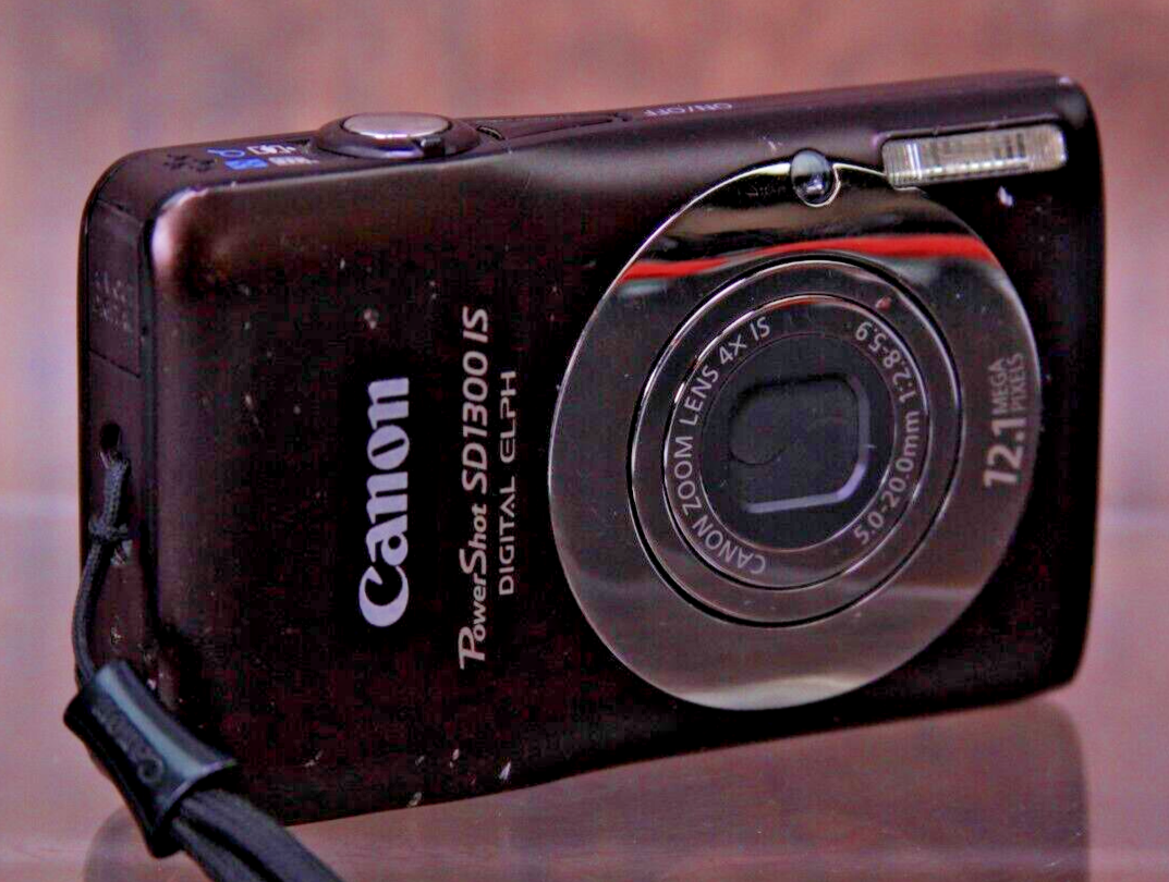 Canon PowerShot SD1300 IS Digital ELPH Camera (Read Description) Dead