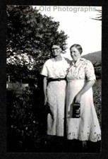 2 OLD WOMEN LADIES w/CAMERS DRESSES BUSHES TREE OLD/VINTAGE PHOTO- F35