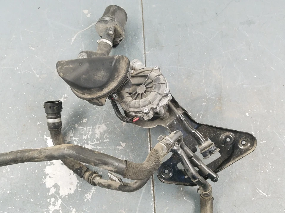 2016 14 15 16 17 Audi RS7 quattro дополнительный насос охлаждающей жидкости в сборе #4402 X6 - Изображение 3 из 4