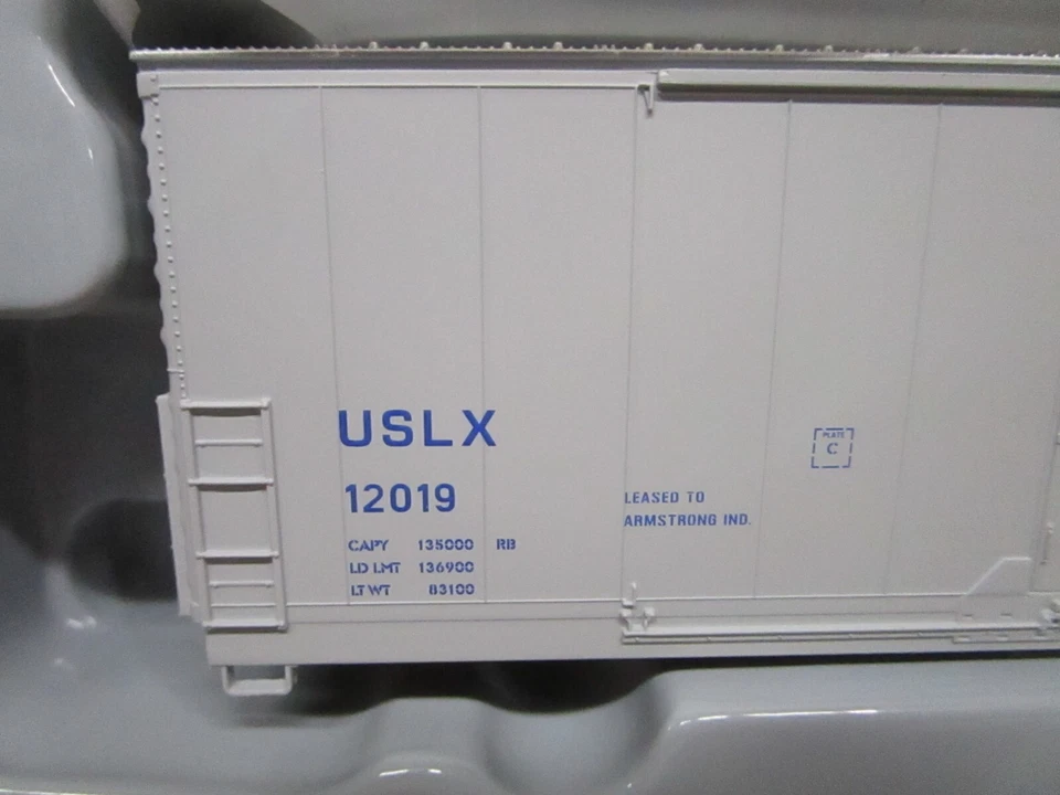 ScaleTrains HO Scale USLX Armstrong Evans 5100 DBL 8' Plug Door Box Car Kit NOS - Image 2 of 4