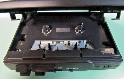 Medion MD7518 Walkman Tragbarer Stereo Cassettenplayer Auto Reverse, Bass Boost