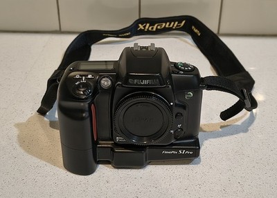 FUJIFILM FinePix S1 Pro 6.1MP SuperCCD Digital SLR Camera - Body Only - TESTED