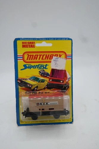 Vintage 1976 MATCHBOX Lesney #25 Flat Bed w/Container Train Car Carded Blister