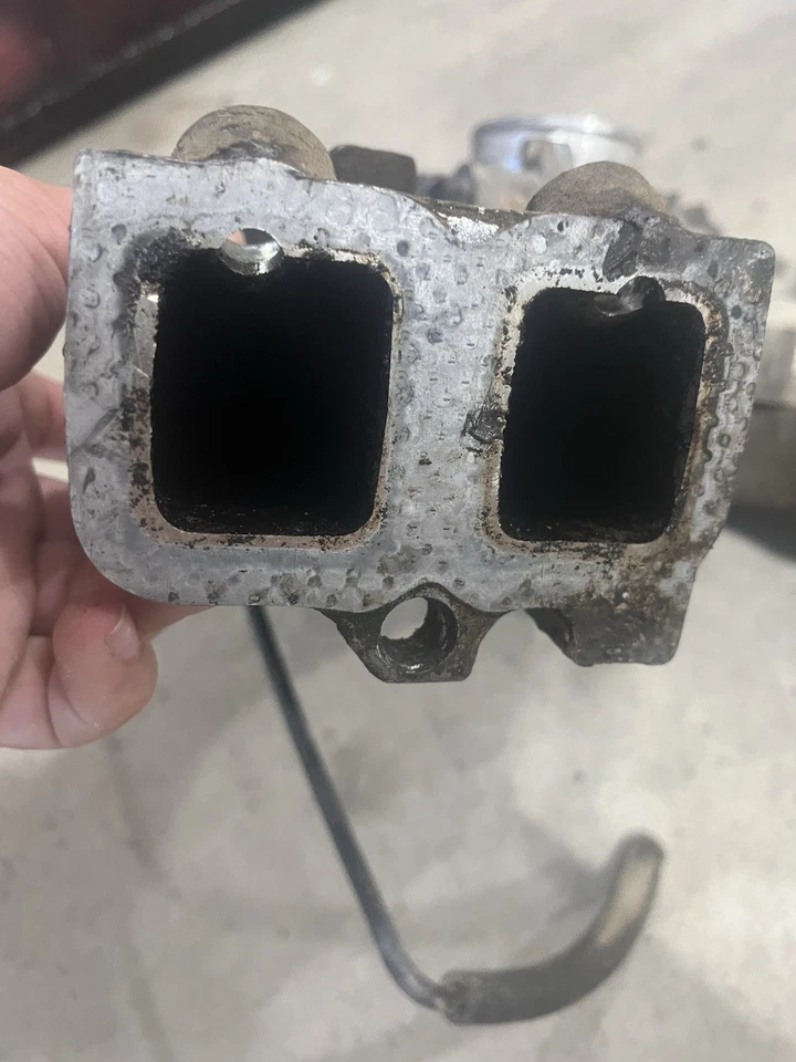 Jeep Wrangler YJ 1991-1995 2.5 4-Cyl Intake Manifold Throttle Body OEM - Image 3 of 4