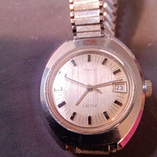 Vintage Timex Electric Analog Wristwatch Silver Dial Date Bracelet Women