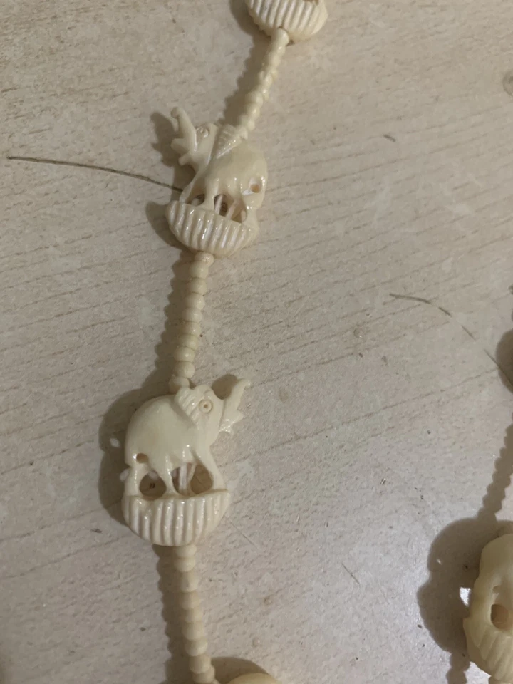 Collana in osso - Immagine 2 di 2