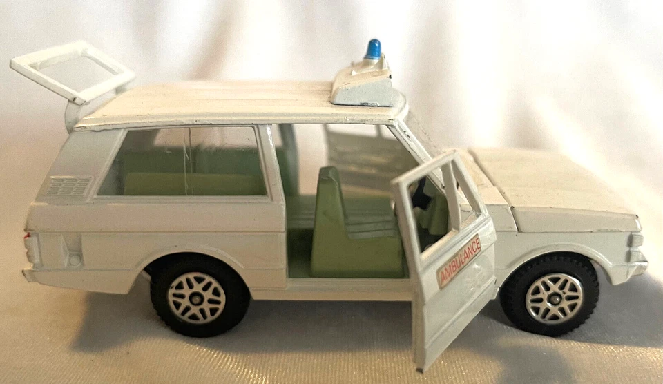 Vintage 1976 Dinky Toys 268 Ambulance Range Rover - Image 2 of 4