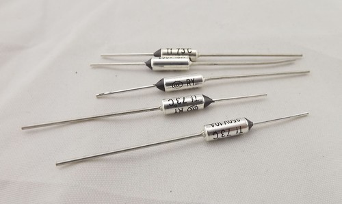 10 piezas Fusible térmico Fusionado 73°C 73 Grados TF Corte 10A CA 250V Nuevo - Imagen 3 de 5