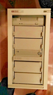 D3611A HP RACKABLE STORAGE (HOLDS 5  SCSI DRIVES)  1GB & Surestore DAT