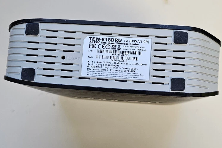 TRENDNET TEW-818DRU DUAL BAND 4 PORT WIRELESS ROUTER With adapter Yellow Cat-5 - Image 3 of 3