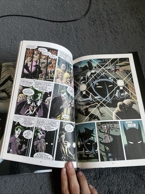 Batman The Killing jokeThe deluxe Edition hardcover by Alan moore DC comics