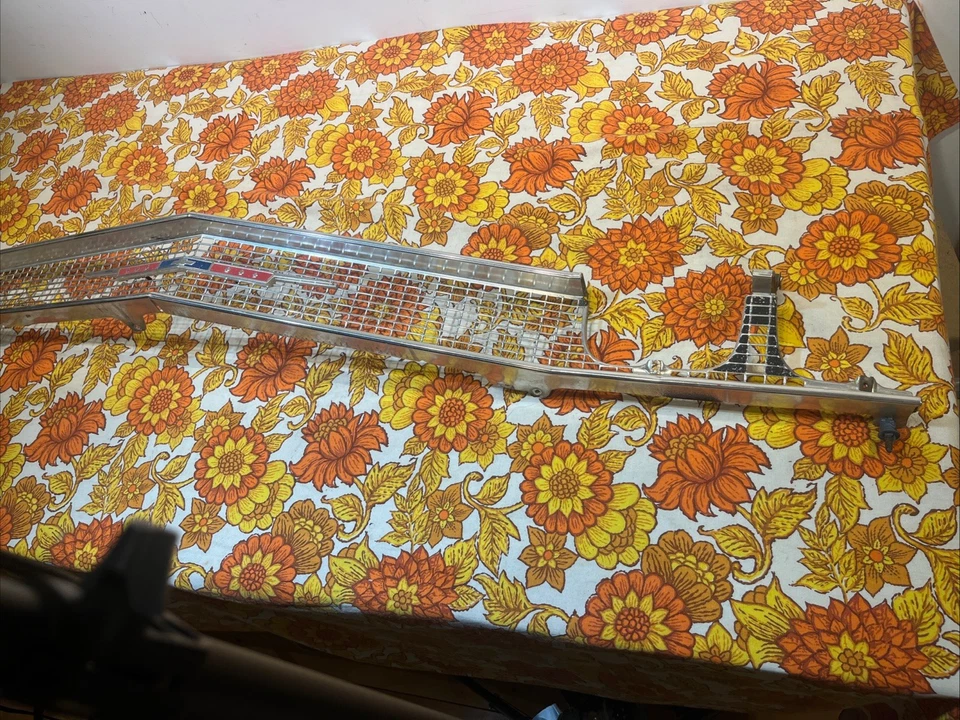 Chevelle Malibu 1968 El Camino GM parrilla aluminio pulido Chevrolet emblema OEM Foto 4 de 4