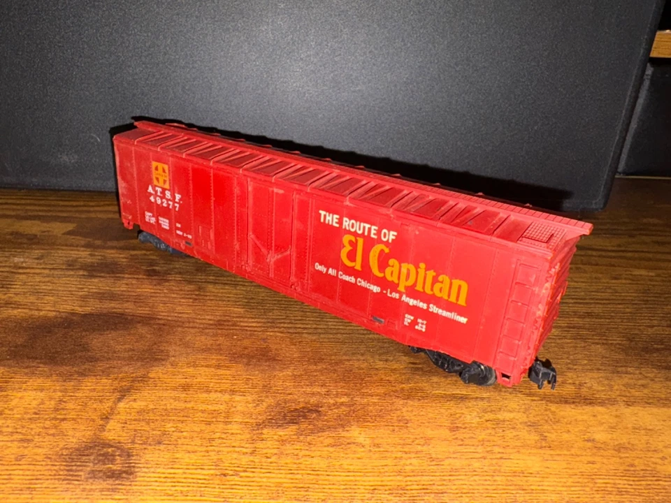 TYCO HO: VAGÓN DE CARGA EL CAPITAN. SANTA FE ATSF 49277, Chicago a Los Ángeles rojo V4 Foto 2 de 4
