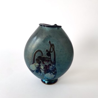 Vase En Verre Soufflé Robert Pierini Biot - Overlay Bleu Iridisé - 1986