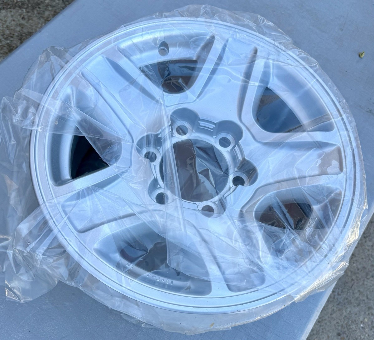 Qty (1) NEW OEM 97-02 Toyota T100 4 Runner Wheel Rim 16x7 16