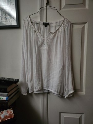 NWOT AB Studio Women Sheer  White  Blouse Top Beautiful details on sleeves, MED