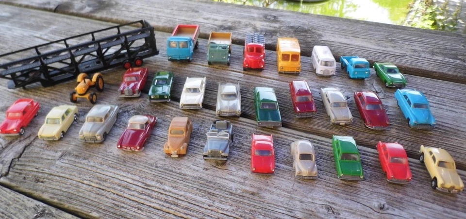 Konvolut:  29 verschiedene Modelle von EKO -  1:87