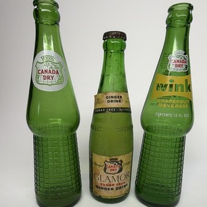 Vintage Canada Dry Glamor Full Capped Bottle Wink Grapefruit ACL Soda Lot