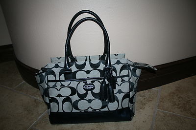 *NWOT* Authentic coach bag Coach Eyelet Handbag NWOT | Mercari main image 3