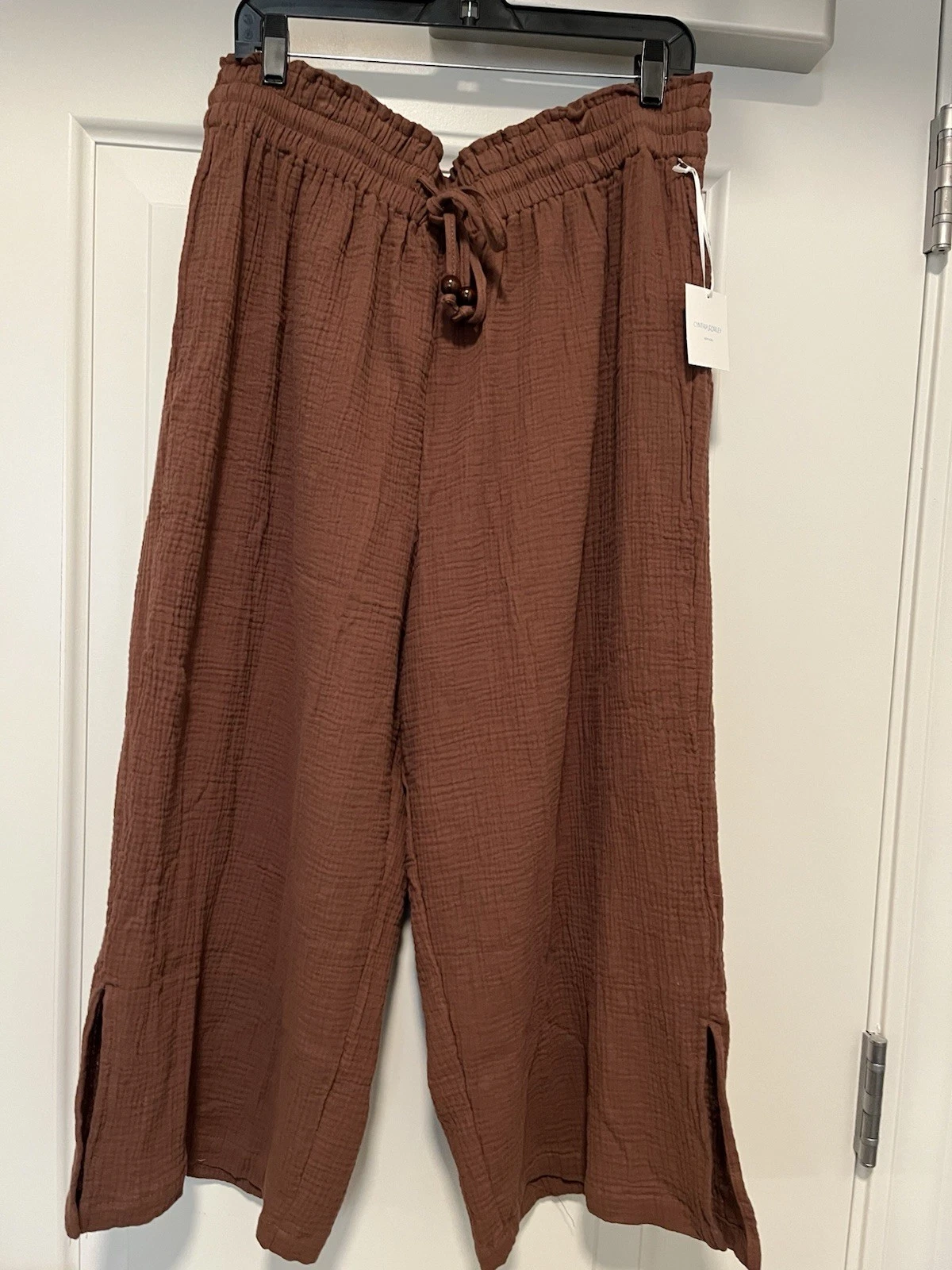 Cynthia Rowley Gauze Capri Length Pants-NWT-size 1X
Opens in a new window or tab