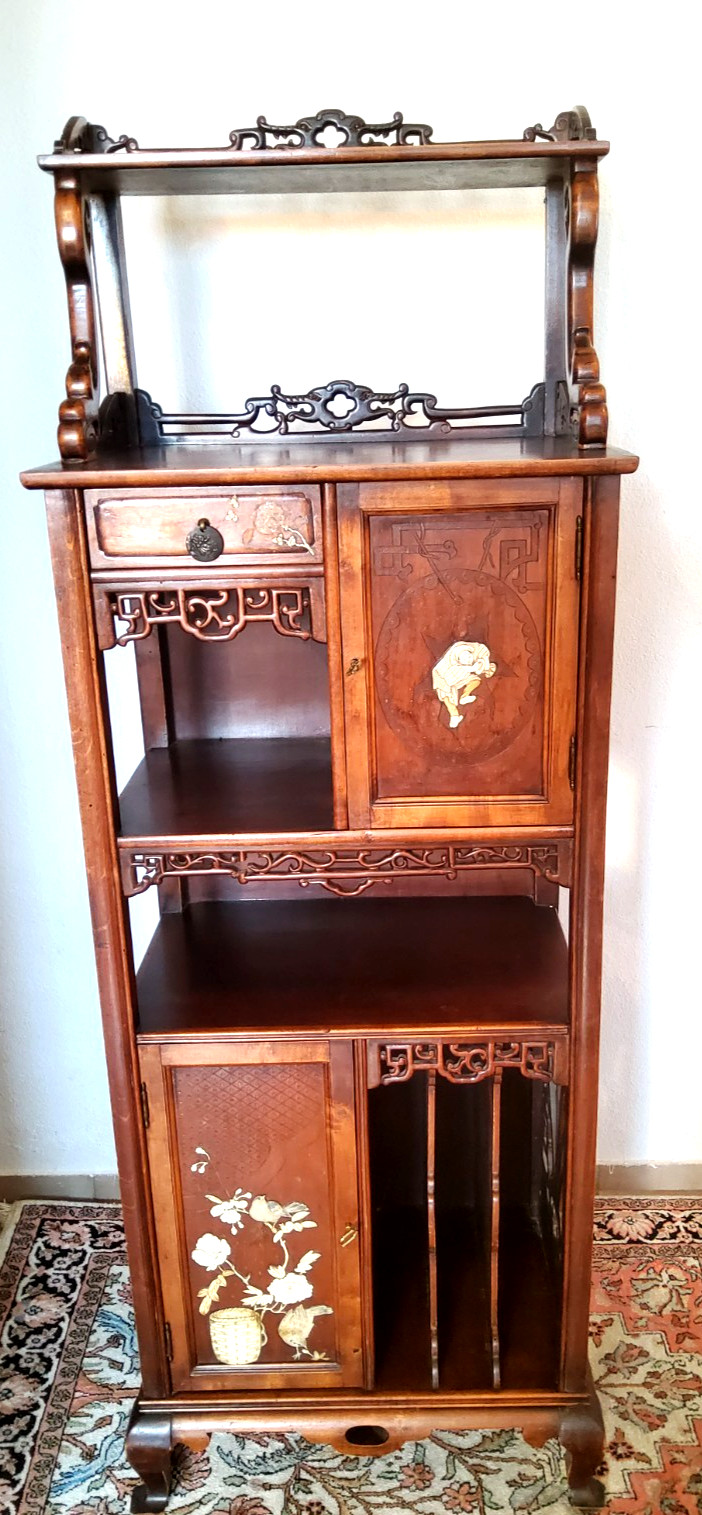 Display Schrank in Viardot Stil Japanischer Schrank der Art von Gabriel Viarodt
