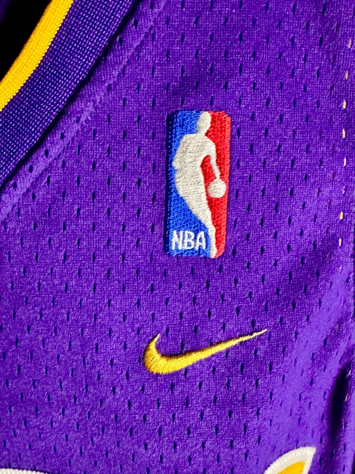 Rare Vintage Authentic Nike Los Angeles Lakers #8 Kobe Bryant Jersey Mens 40 M - Image 4 of 4