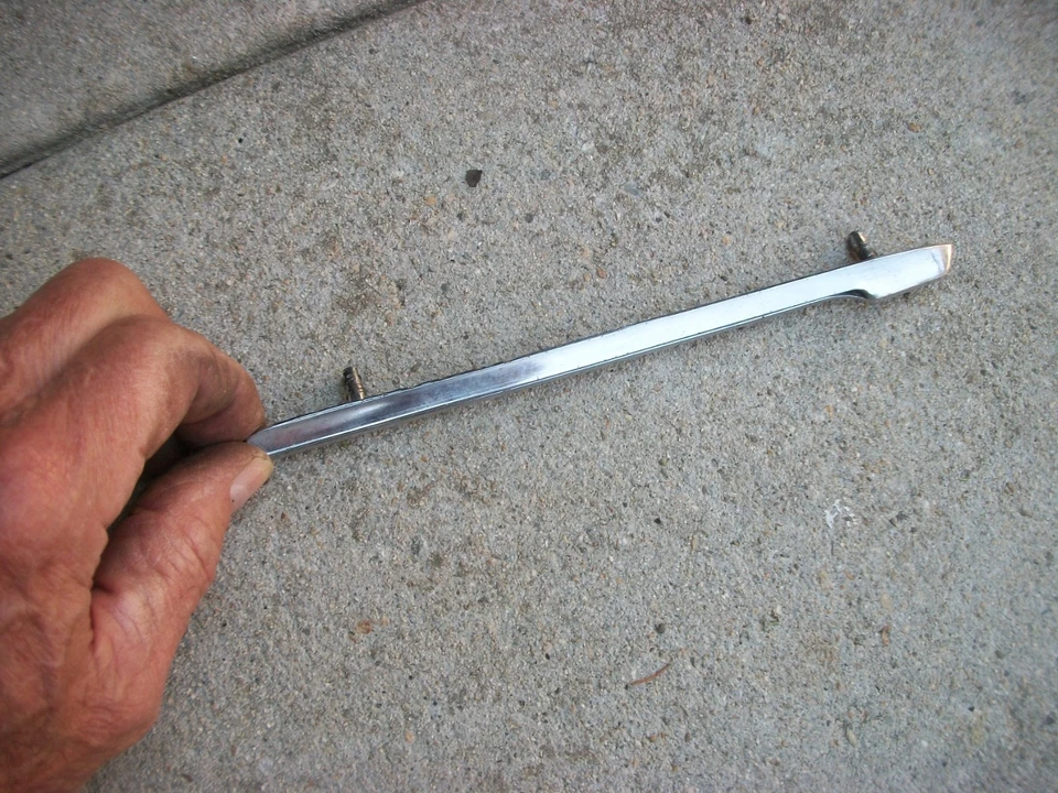 1960 Oldsmobile Dynamic 88 98 Rare NICE Front Fender Molding GM # 577492. - Image 3 of 4