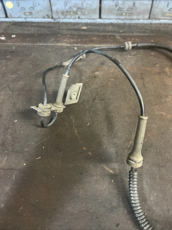 Dodge Grand Caravan 2019 sensor de velocidad de rueda delantera derecha Foto 3 de 4