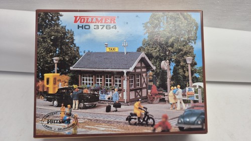 Kit Vollmer H0 1:87, 3764 parada de taxis, con taxi Opel capitán de Wiking  | Zustand: Neu