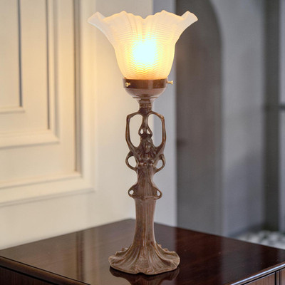  Lumière d'Amour  Romantische Art-Déco-Tischleuchte mit historischem Glasschirm
