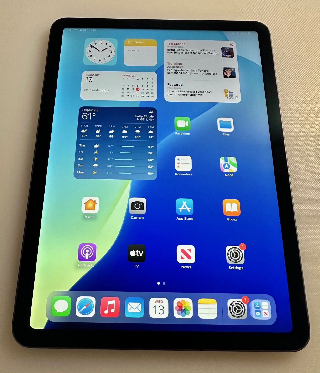 Apple iPad Air 5th Generation | 64GB | Gray | Wi-Fi + Cellular | Unlocked